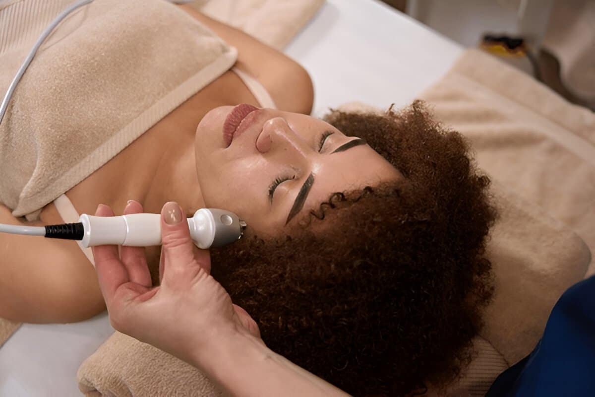 Facial skin care procedure with a professional device at Sasha Aesthetic Clinic.