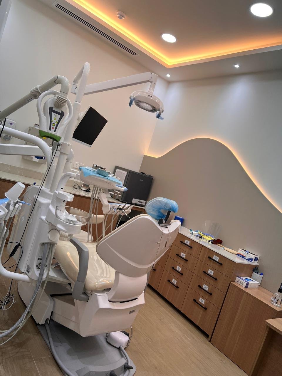 Laser teeth whitening equipment used at Sasha Aesthetic Clinic, JVC Dubai
